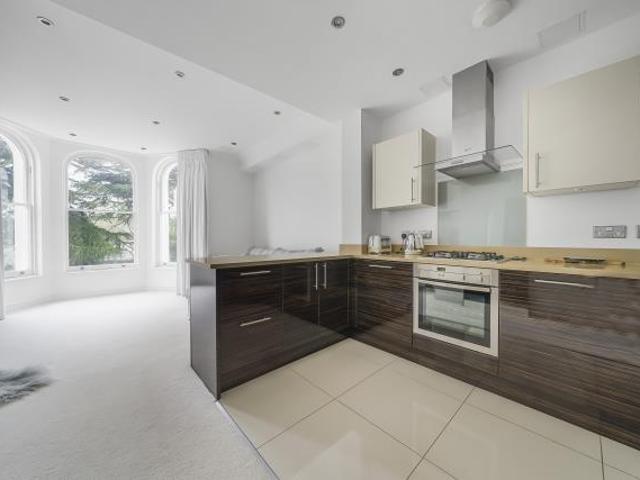 Cambridge Park, Twickenham, TW1 1 bed flat to rent £2,250 pcm £519 pw
