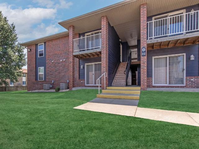 Cambridge Park Apartments 3 Bedroom Apartment for Rent at 2828 S Nettleton Ave, Springfield, MO 65807