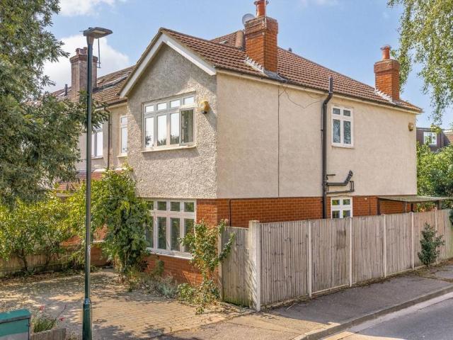 Cambridge Road, Teddington TW11 4 bed terraced house to rent £4,500 pcm £1,038 pw