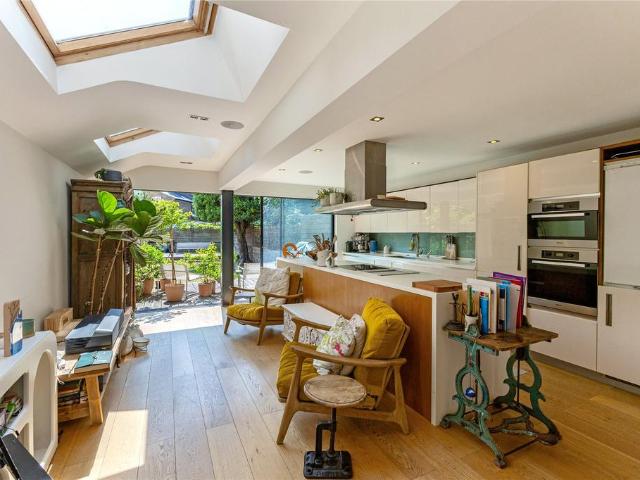 Cambridge Road, Battersea, SW11 5 bed house to rent £8,850 pcm £2,042 pw