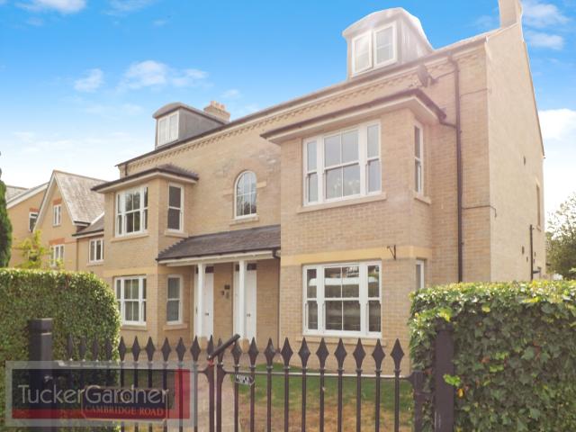 Cambridge Road, Cambridge, CB22 2 bed apartment to rent £1,700 pcm £392 pw