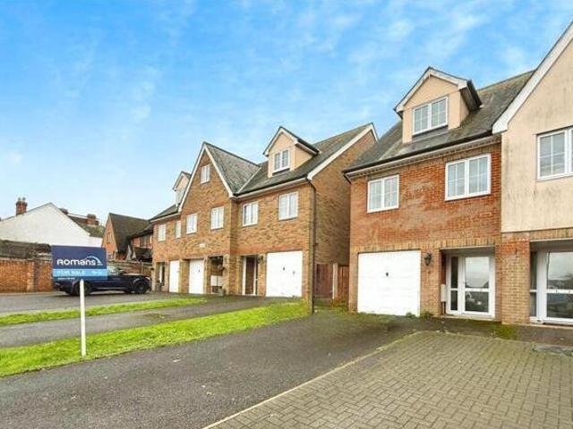Cambridge Road, Crowthorne, 3 Bedroom End