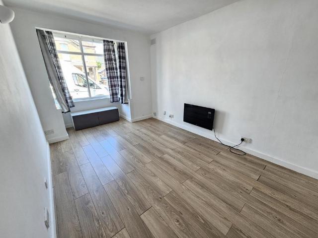 Cambridge Road, Dorchester, DT1 2 1 bed apartment to rent £850 pcm £196 pw