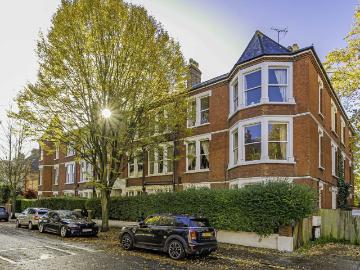 Cambridge Road, East Twickenham TW1, 3 bed flat to rent, £3,995 pcm | PrimeLocation