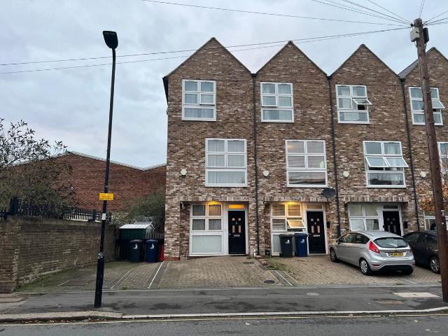 Cambridge Road, Hanwell W7, 4 bed terraced house to rent, £3,300 pcm | PrimeLocation