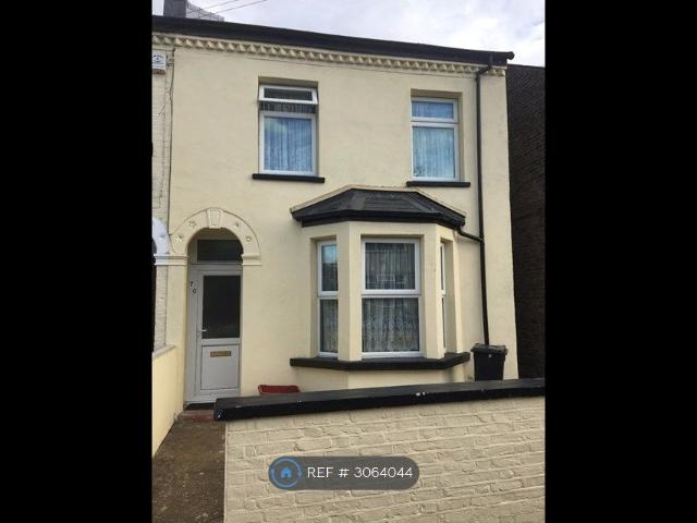 Cambridge Road, Hounslow TW4, 4 bed end terrace house to rent, £2,700 pcm | PrimeLocation