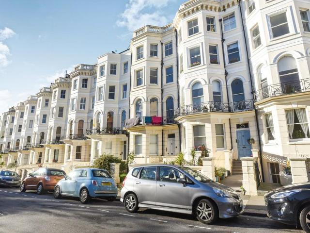 Cambridge Road, Hove, BN3 2 bed flat to rent £1,450 pcm £335 pw