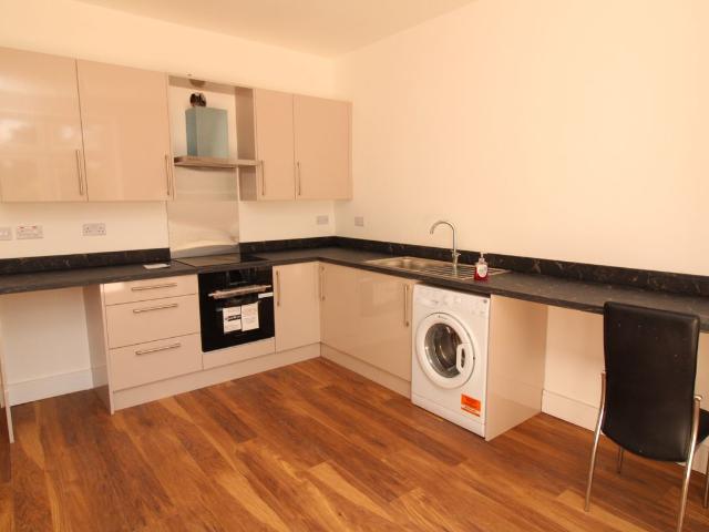 Cambridge Road, Kings Heath, Birmingham B13, 2 bed flat to rent, £1,100 pcm | PrimeLocation