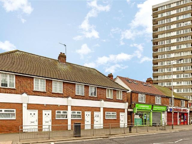 Cambridge Road, Kingston Upon Thames KT1, 4 bed flat to rent, £2,800 pcm | PrimeLocation