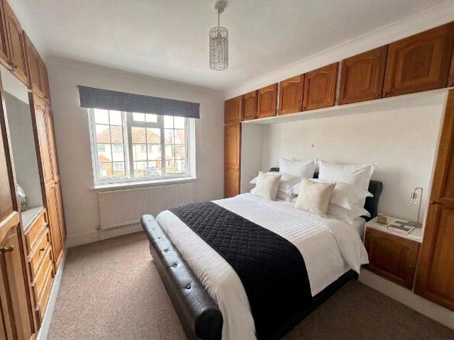 Cambridge Road, Kingston Upon Thames, Surrey KT1, 2 bed flat to rent, £1,700 pcm | PrimeLocation