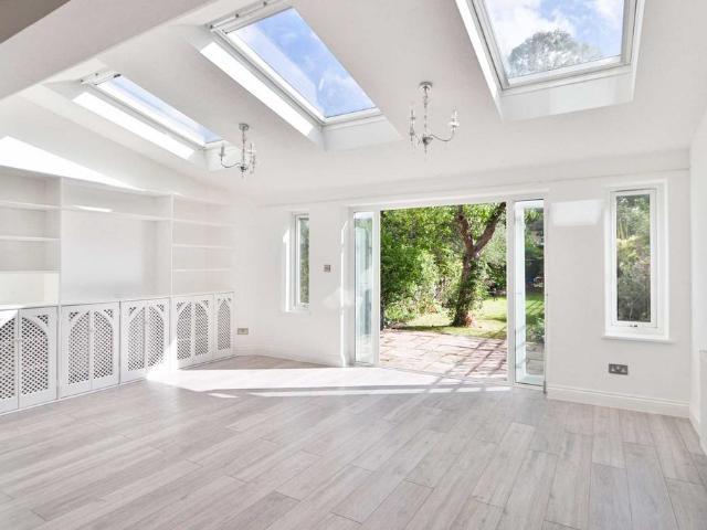 Cambridge Road, London, KT3 3QG, United Kingdom | 4 bed duplex for rent #140227524 | Rentberry
