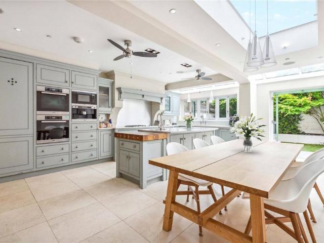 Cambridge Road, London, SW11 5 bed terraced house to rent £9,000 pcm £2,077 pw