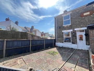Cambridge Road, Lowestoft NR32, 2 bed property to rent, £800 pcm | PrimeLocation
