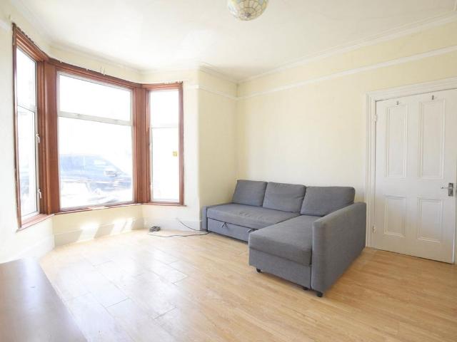 Cambridge Road, Seven Kings IG3, 4 bed terraced house to rent, £3,000 pcm | PrimeLocation