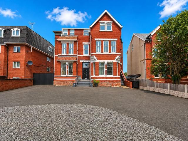 Cambridge Road, Southport PR9, 3 bed flat to rent, £1,200 pcm | PrimeLocation