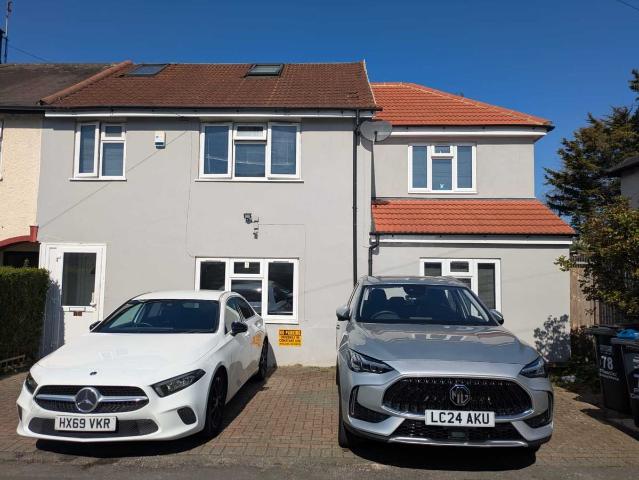 Camden Gardens, Thornton Heath, Surrey CR7, 5 bed terraced house to rent, £4,500 pcm | PrimeLocation