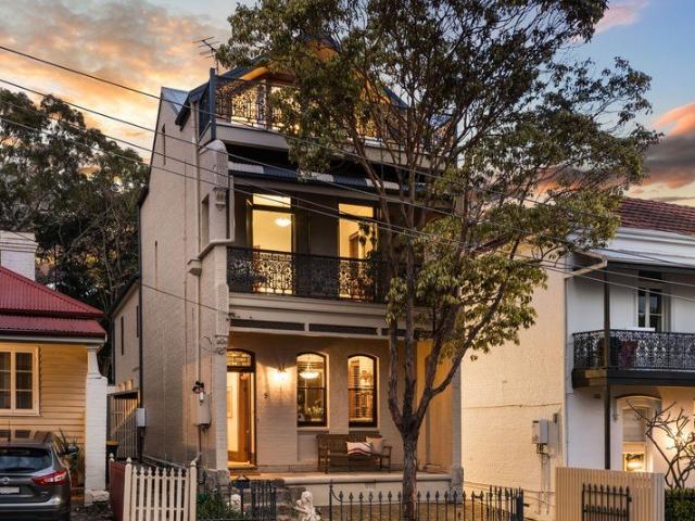 Camden House, Victorian grandeur with harbour views
