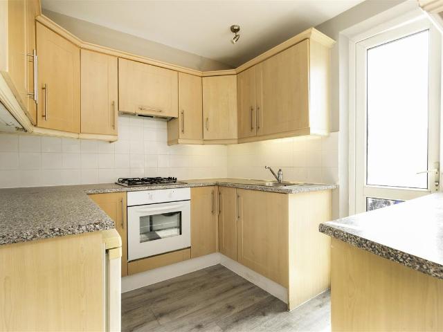 Camden High Street NW1, 3 bed flat to rent, £3,300 pcm | PrimeLocation