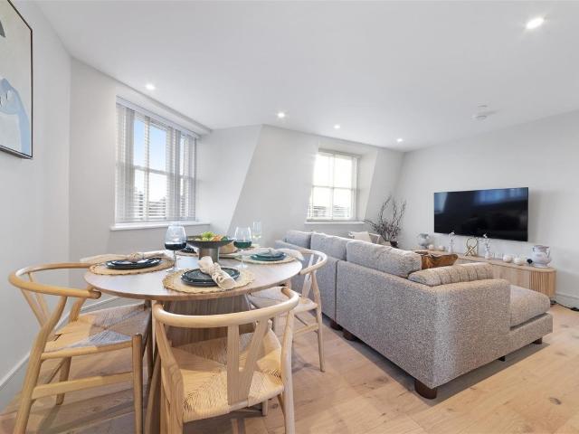 Camden High Street, London NW1, 2 bed flat to rent, £4,900 pcm | PrimeLocation