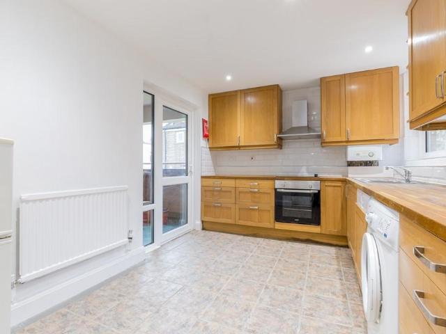 Camden Square, Camden, NW1 4 bed apartment to rent £3,800 pcm £877 pw