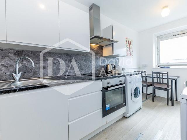 Camden Park Road, Camden Town, London NW1, 4 bed flat to rent, £4,500 pcm | PrimeLocation