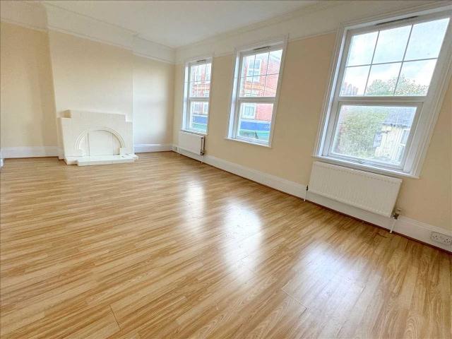 Camden Road, Tunbridge Wells TN1, 4 bed flat to rent, £1,900 pcm | PrimeLocation