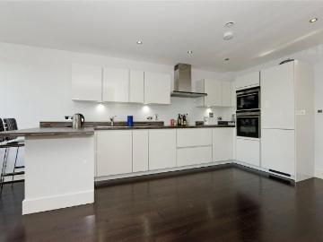 Camden Road, Camden, London 2 bed flat to rent £4,250 pcm £981 pw