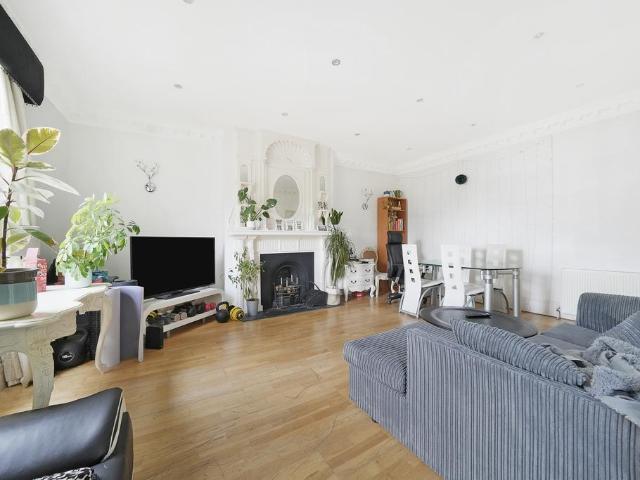 Camden Road, Islington, N7 2 bed flat to rent £2,600 pcm £600 pw