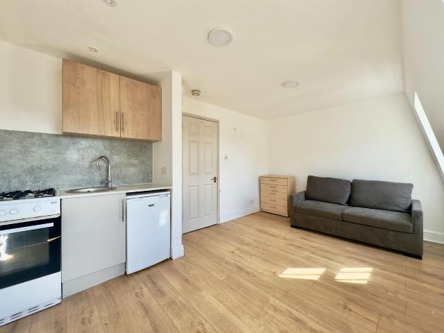 Camden Road, London NW1, 1 bed terraced house to rent, £1,798 pcm | PrimeLocation