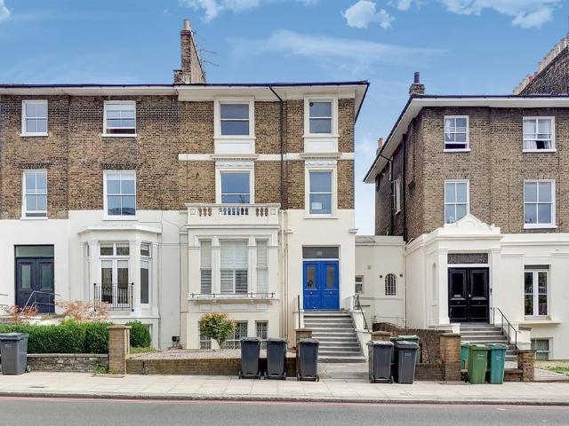 Camden Road, London NW1 2 bed flat to rent £2,650 pcm £612 pw