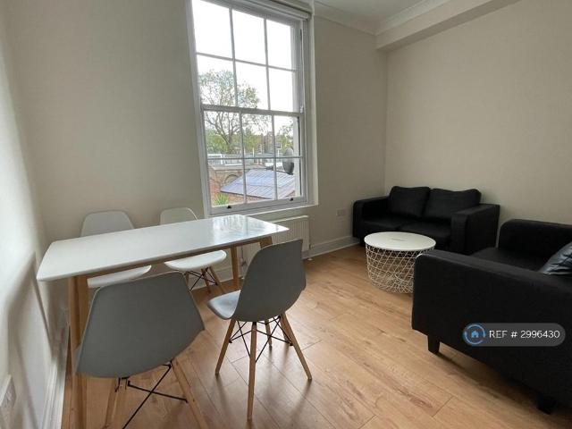Camden Road, London, NW1 5 bed flat to rent £5,850 pcm £1,350 pw
