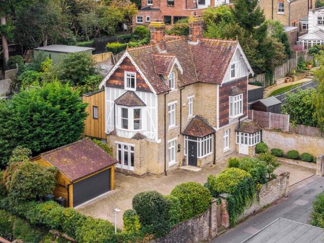 Camden Road, Sevenoaks, Kent, TN13 5 bed detached house to rent £7,000 pcm £1,615 pw