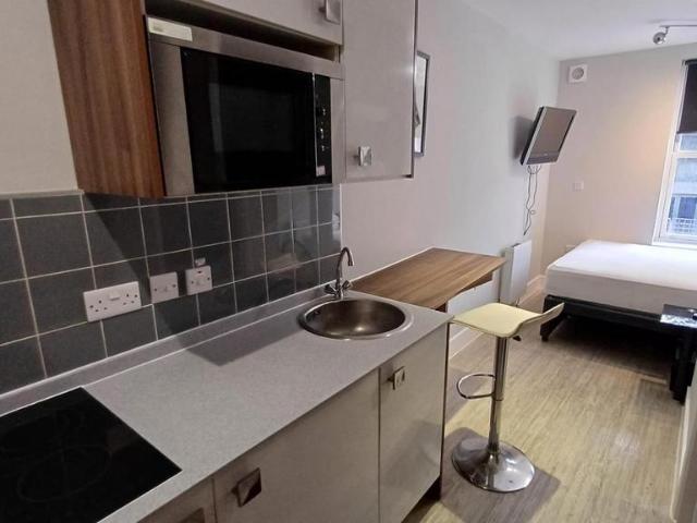 Camden Rd, London N7 Studio to rent £1,200 pcm £277 pw