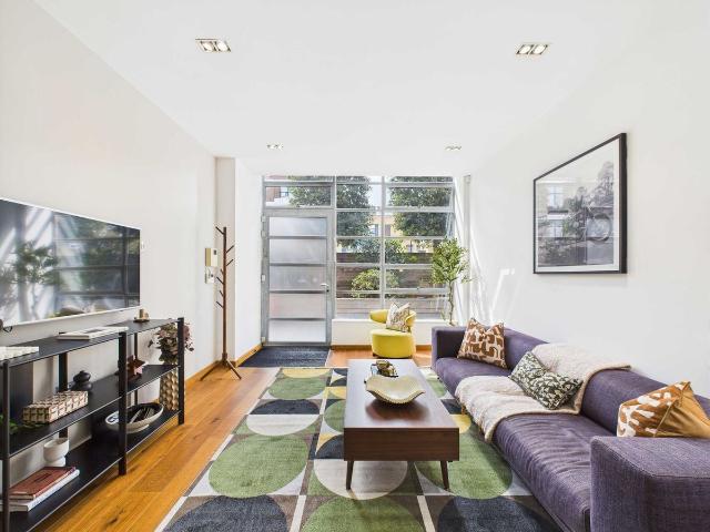 Camden Town NW1, 1 bed flat to rent, £6,628 pcm | PrimeLocation