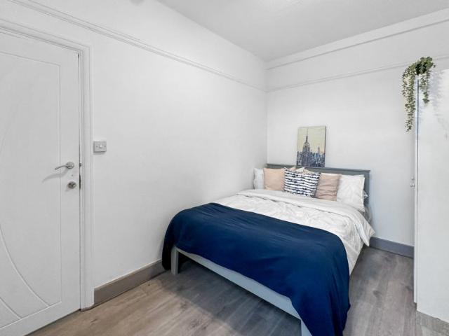 Camden, UK NW3, 4 bed shared accommodation to rent, £1,030 pcm | PrimeLocation