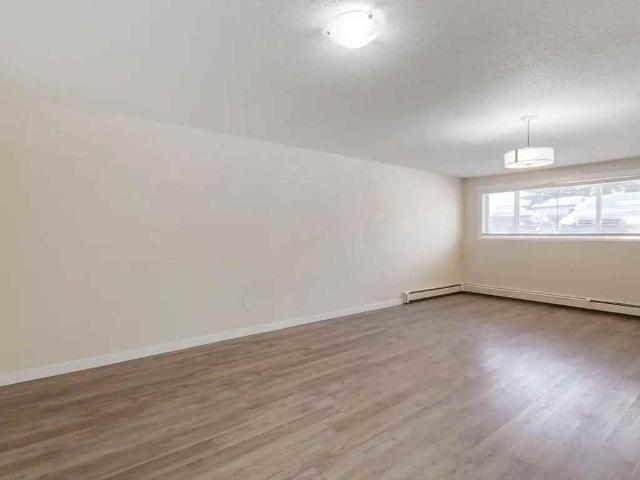 Camden Villa 2 Bedroom Apartment for Rent at 2291 Southview Dr Se, Medicine Hat, AB T1B 1R5 Southview