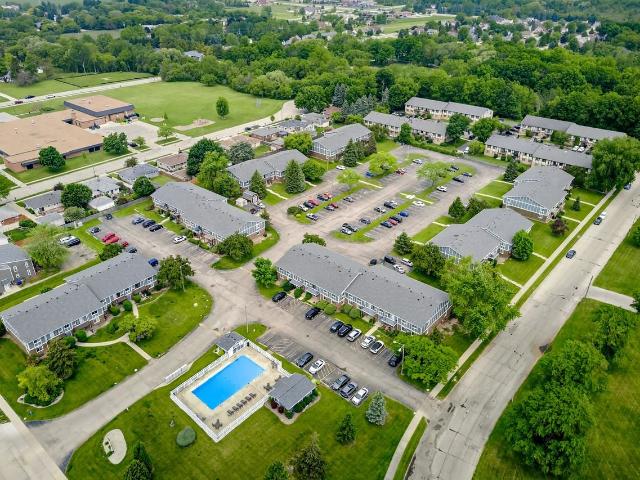 Camelot Apartments 2 Bedroom Apartment for Rent at 1426 16th Ave, Kenosha, WI 53140 Poerio