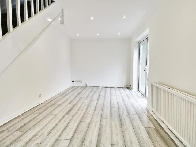 Camelot Close, London SE28 2 bed terraced house to rent £1,800 pcm £415 pw
