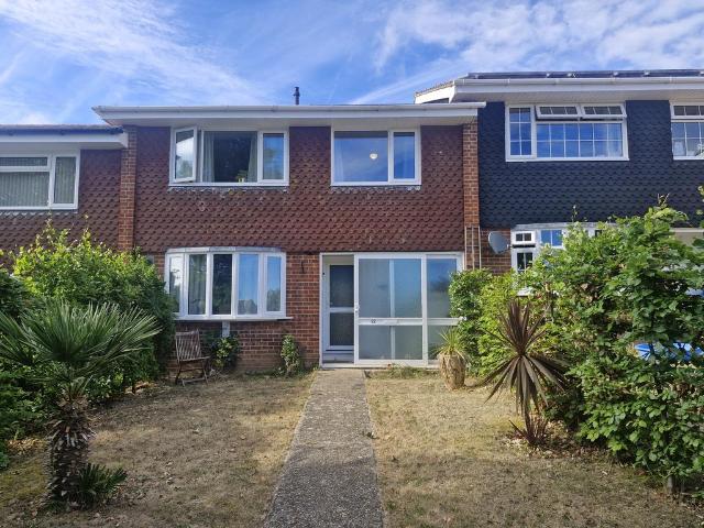 Camelot Crescent, PO16 1 bed terraced house to rent £600 pcm £138 pw