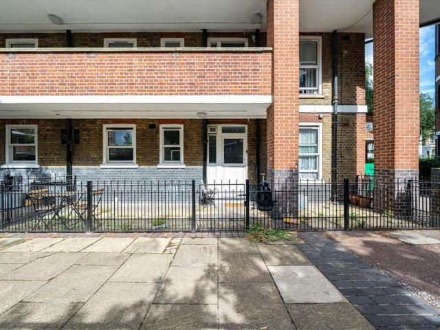 Camelot House, London NW1 3 bed flat to rent £3,200 pcm £738 pw
