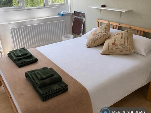 Cameron Close, Brentwood, CM14 1 bed in a flat share to rent £1,200 pcm £277 pw