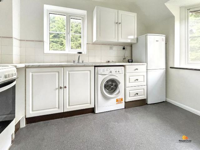 Cameron Road, Chesham HP5, 2 bed flat to rent, £1,300 pcm | PrimeLocation