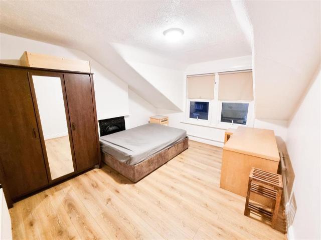 Cameron Road, Croydon 1 bed in a house share to rent £750 pcm £173 pw