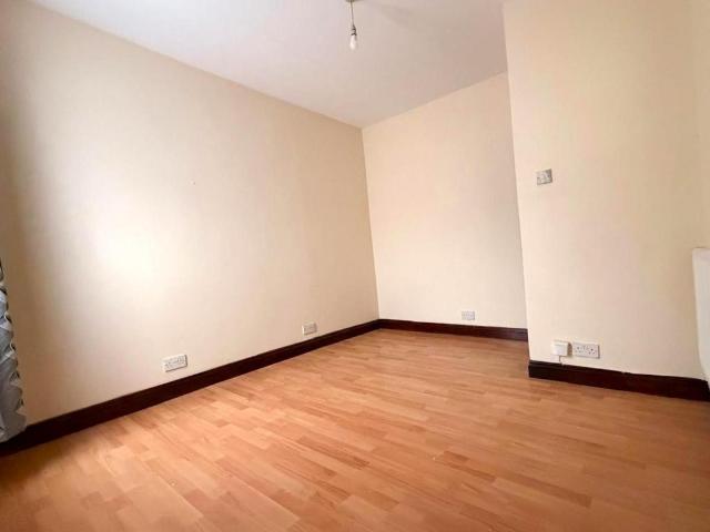 Cameron Road, Ilford 2 bed penthouse to rent £1,625 pcm £375 pw