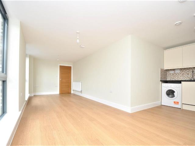 Cameron Road, Seven Kings IG3, 3 bed flat to rent, £1,900 pcm | PrimeLocation