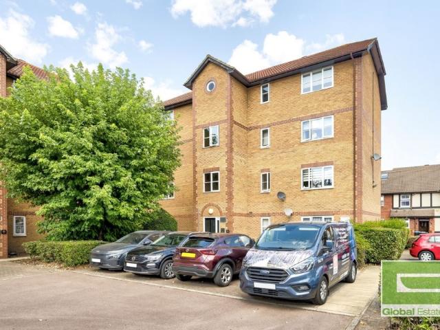 Cameron Square, Mitcham CR4, 1 bed flat to rent, £1,650 pcm | PrimeLocation