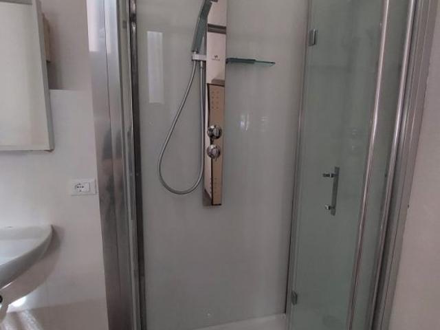 Camera singola in appartamento condiviso e bagno privato