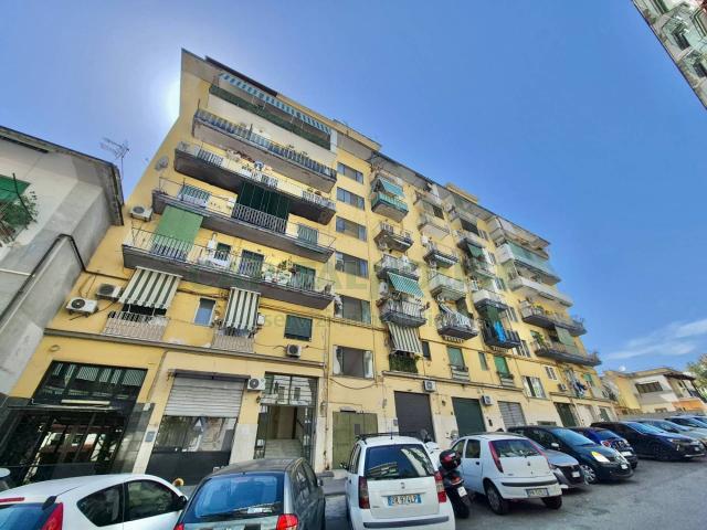 Camere solo AFFITTO in Affitto a Napoli Fuorigrotta