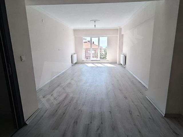 CAMİATİK'TE OKULLARA MARKETLERE YAKIN KİRALIK SIFIR DAİRE