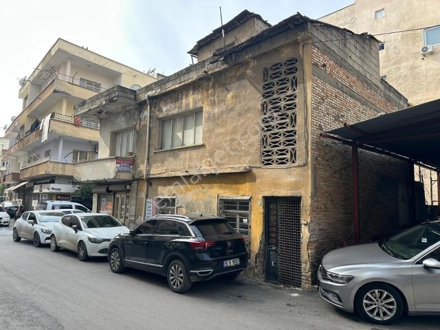 Cami Şerifte 120.72 Arsa Ve İki Ev Bir Dukkan Eski Ev